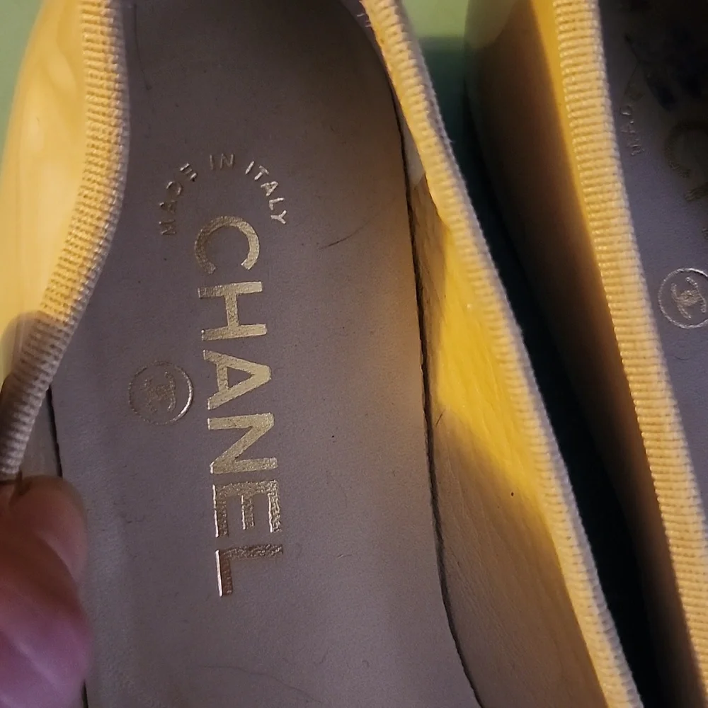 CHANEL Cream Patent Leather Ballet Flats Size 36